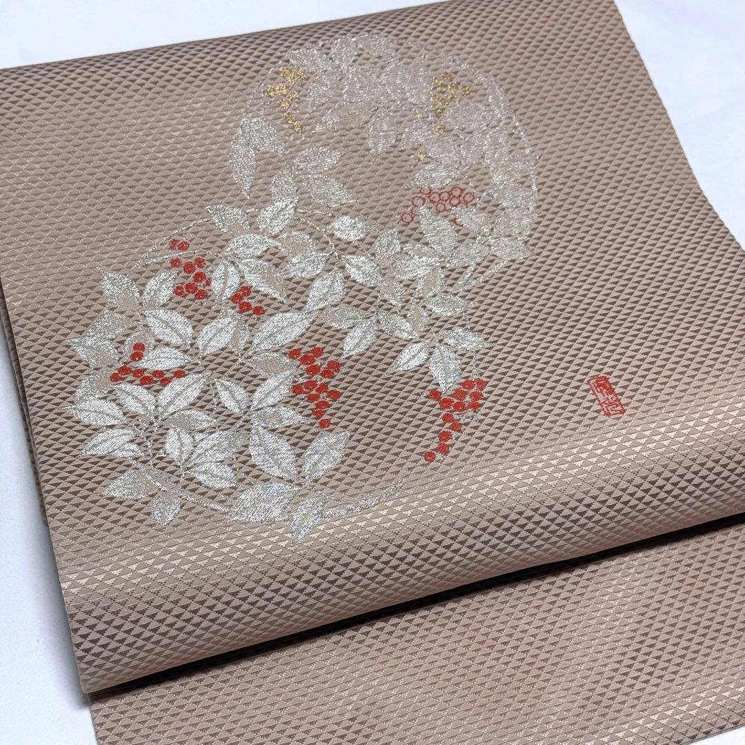 【名古屋帯】　南天の花丸　落款入り　正絹　シンプル ベージュ　桜鼠色　K