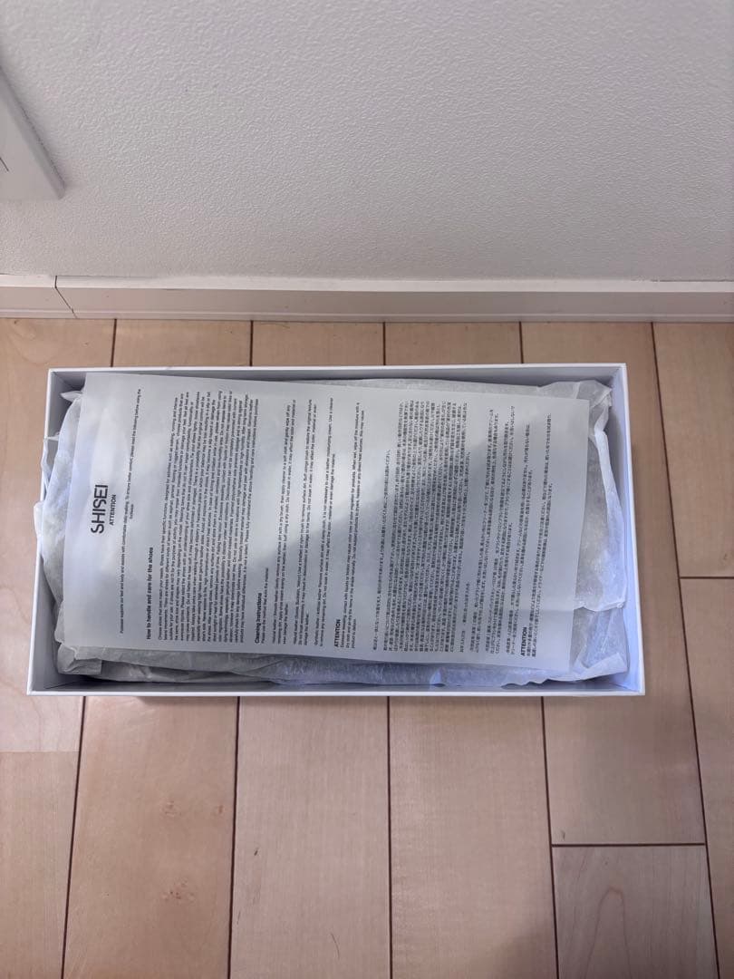 SHISEI ブラック ポインテッドトゥ フラットシューズ