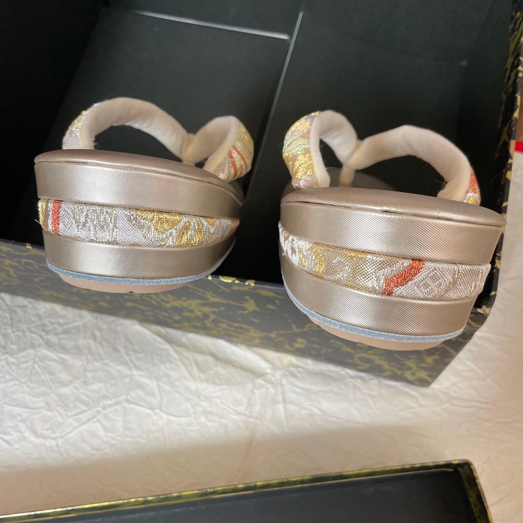 ぴよこ豆です。 バックと草履のセット　未使用品です。