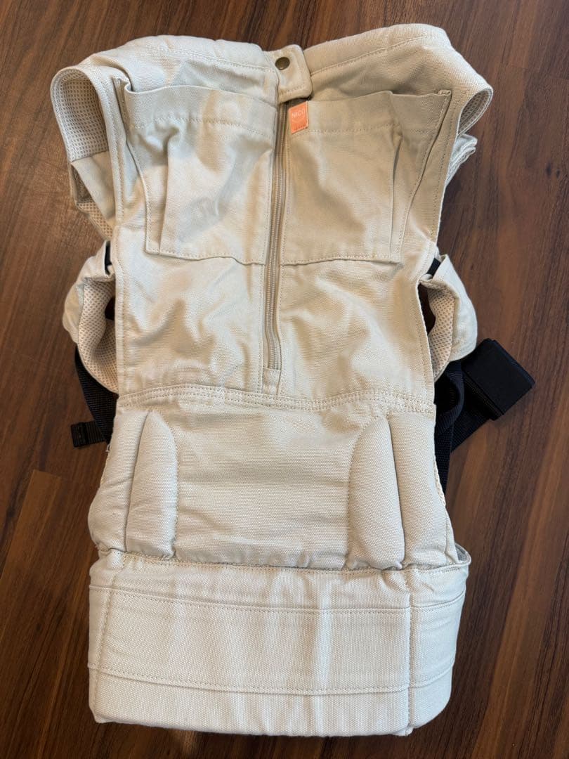 キューズベリー　NICO 抱っこ紐 サンドベージュ