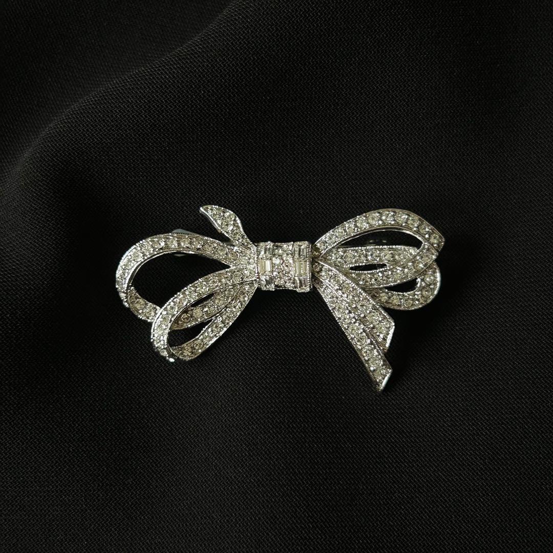 フォクシー｜FOXEY リボン ブローチ シルバー ラインストーン