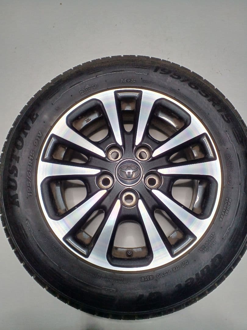 エスクァイア純正ホイールタイヤ 4本セット　　ヴォクシー　ノア
