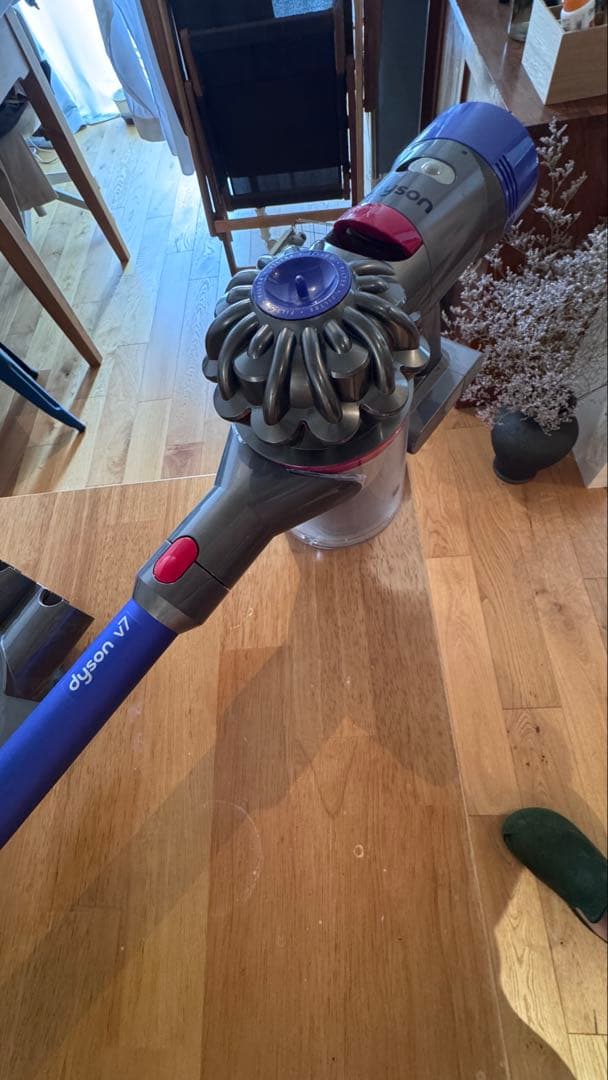 【ダイソン美品】Dyson V7 fluffy コードレスSV11 FF OLB
