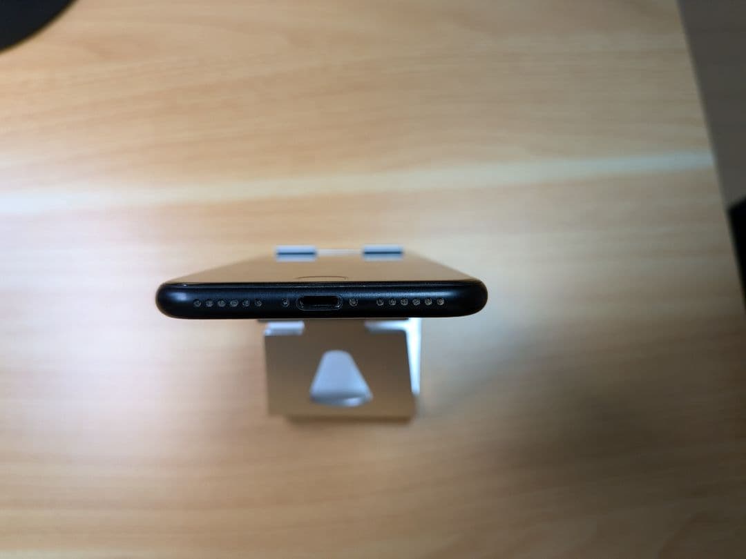 Apple iPhone SE 64GB ブラック本体