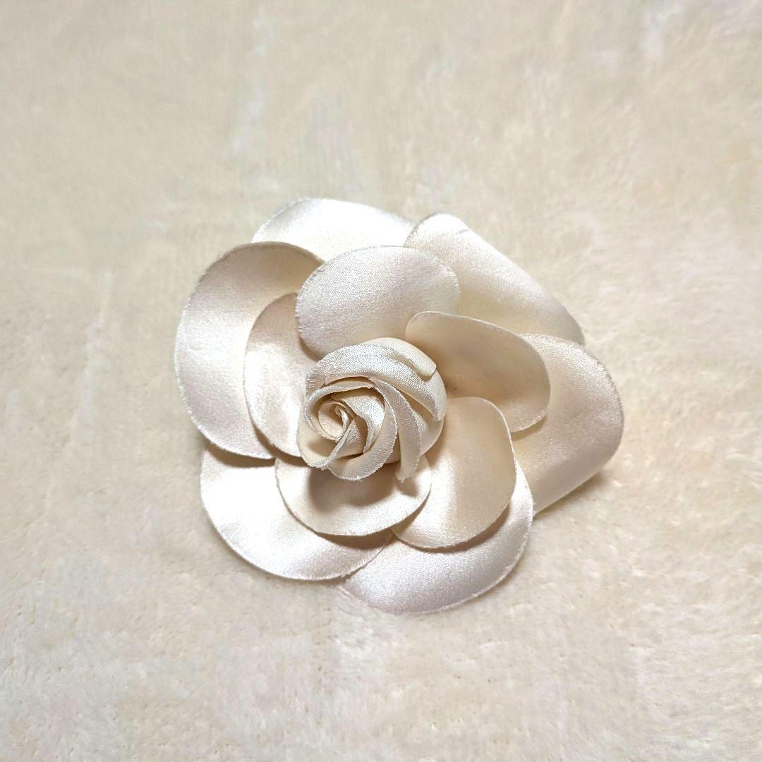 極美品✨️CHANEL シャネル カメリア コサージュ パールホワイト 箱付き