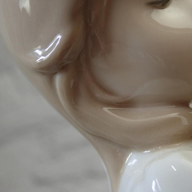 RU-6400 ＮＡＯ フィギュリン あくびをする少女