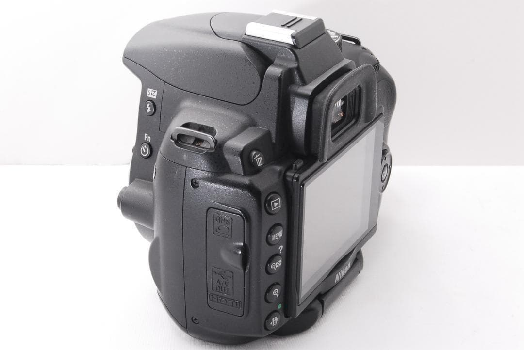 シャッター新品級 Nikon D5000 簡単操作！画面反転で自撮り撮影♪