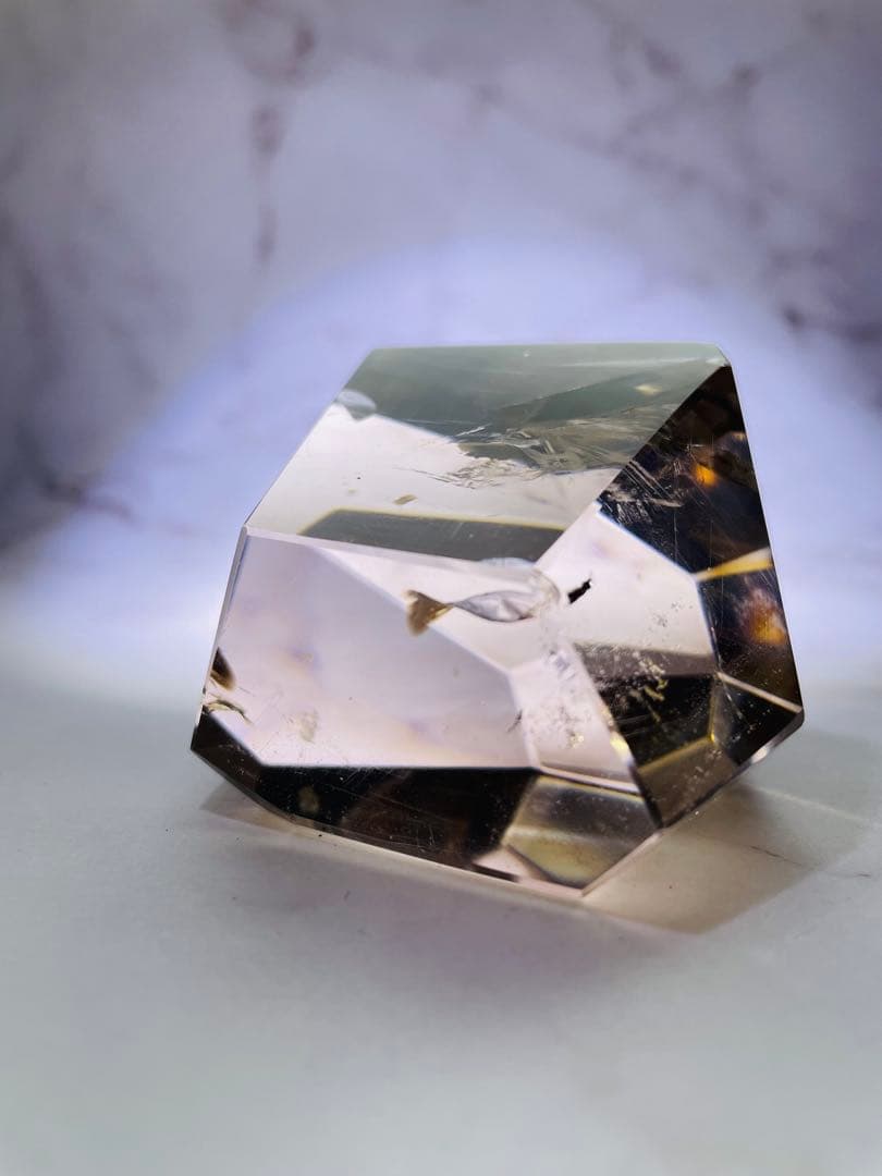 バイーア産　再生への道標レムリアンスモーキークリスタルフリーフォーム台座付き