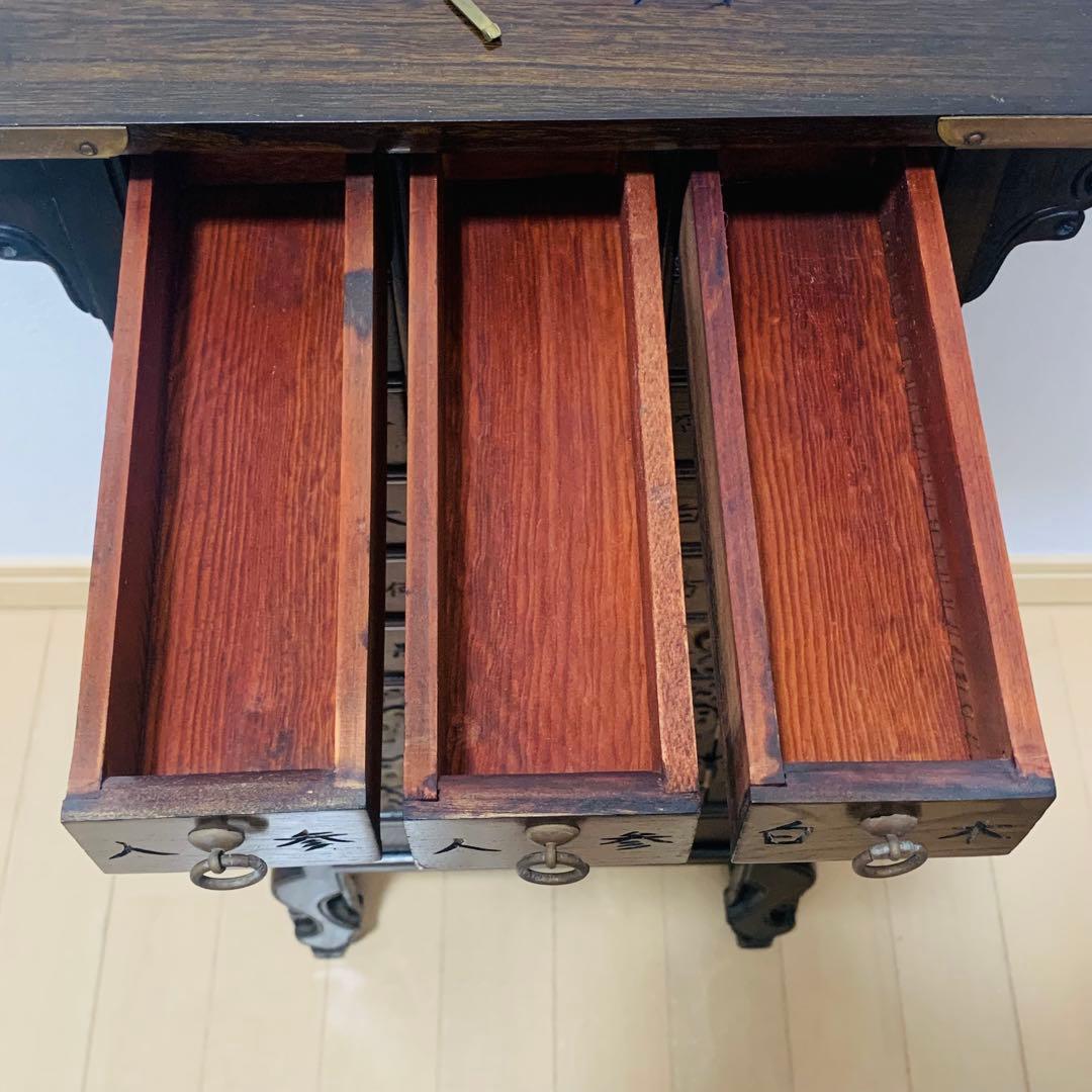 李朝　薬箪笥　時代箪笥　引き出し18杯 扉1箇所