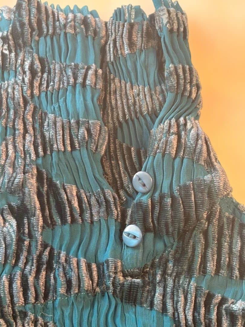 ISSEYMIYAKE FETE pleated top ブルードット模様