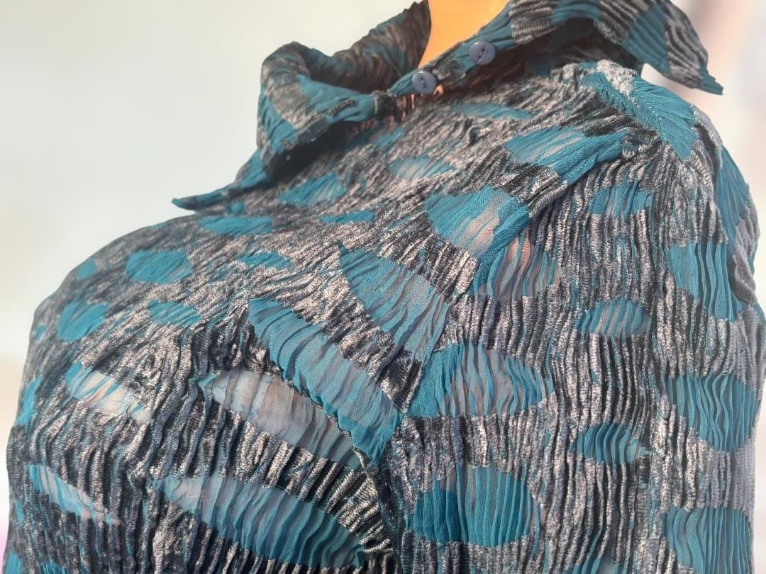 ISSEYMIYAKE FETE pleated top ブルードット模様