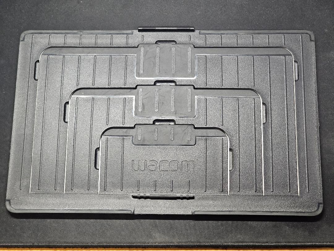 Wacom Cintiq 13HD DTK-1301 ワコム　液タブ