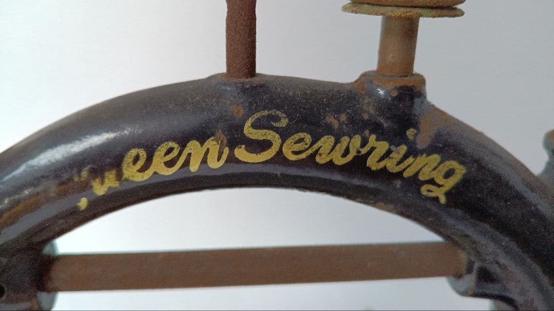 お値下げ　Queen 手回しアンティーク　ミシン