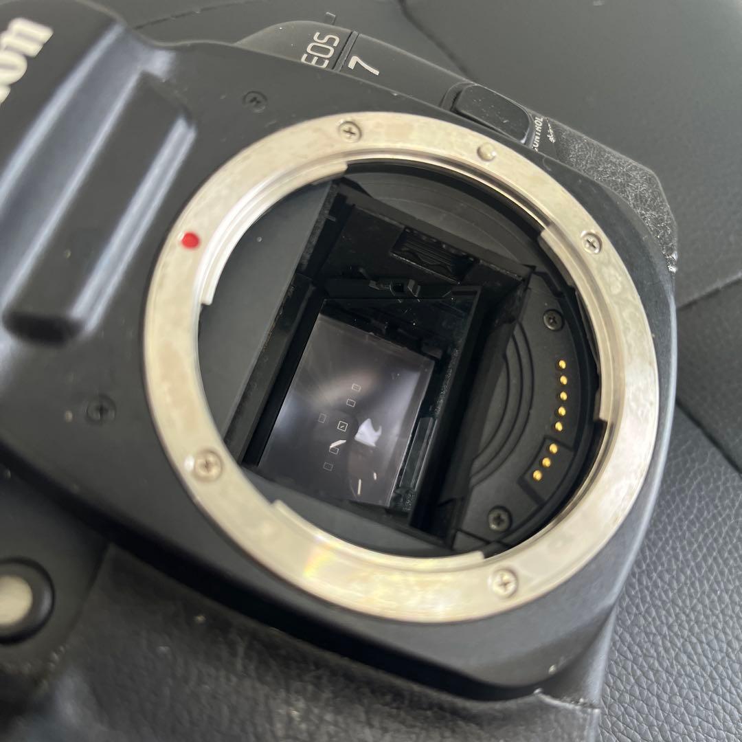 ジャンク品 cannon キャノン EOS 一眼レフフィルムカメラ レンズ付き