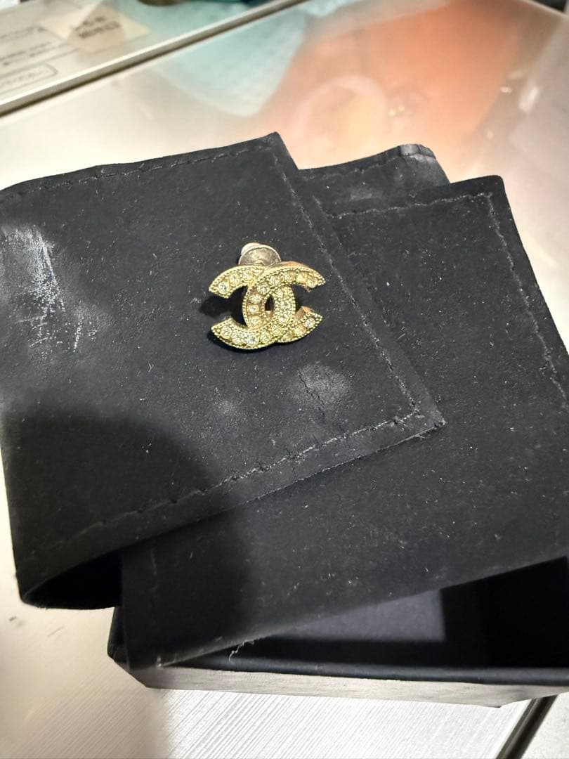 CHANEL ゴールドロゴピアス 箱付き