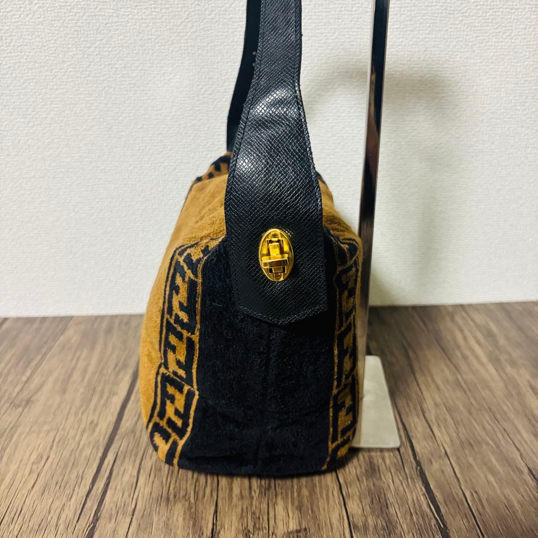希少◎ FENDI フェンディ ワンショルダーバッグ タオル生地 ターンロック