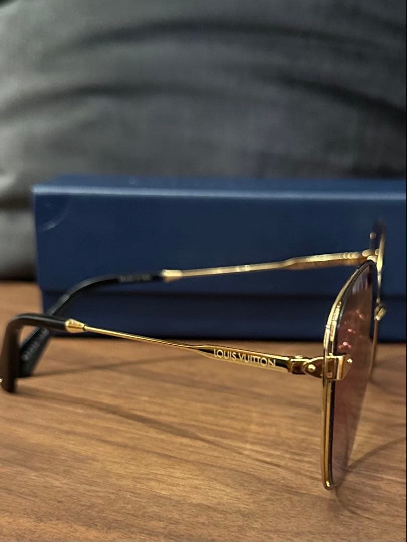 Louis Vuitton アビエイターサングラス ピンクレンズ