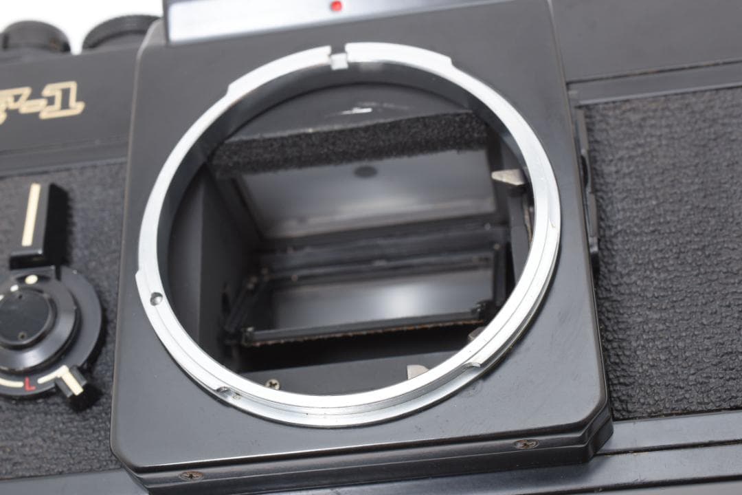 超美品 CANON F-1 前期型 フィルムカメラ　モルト新品交換済 M518