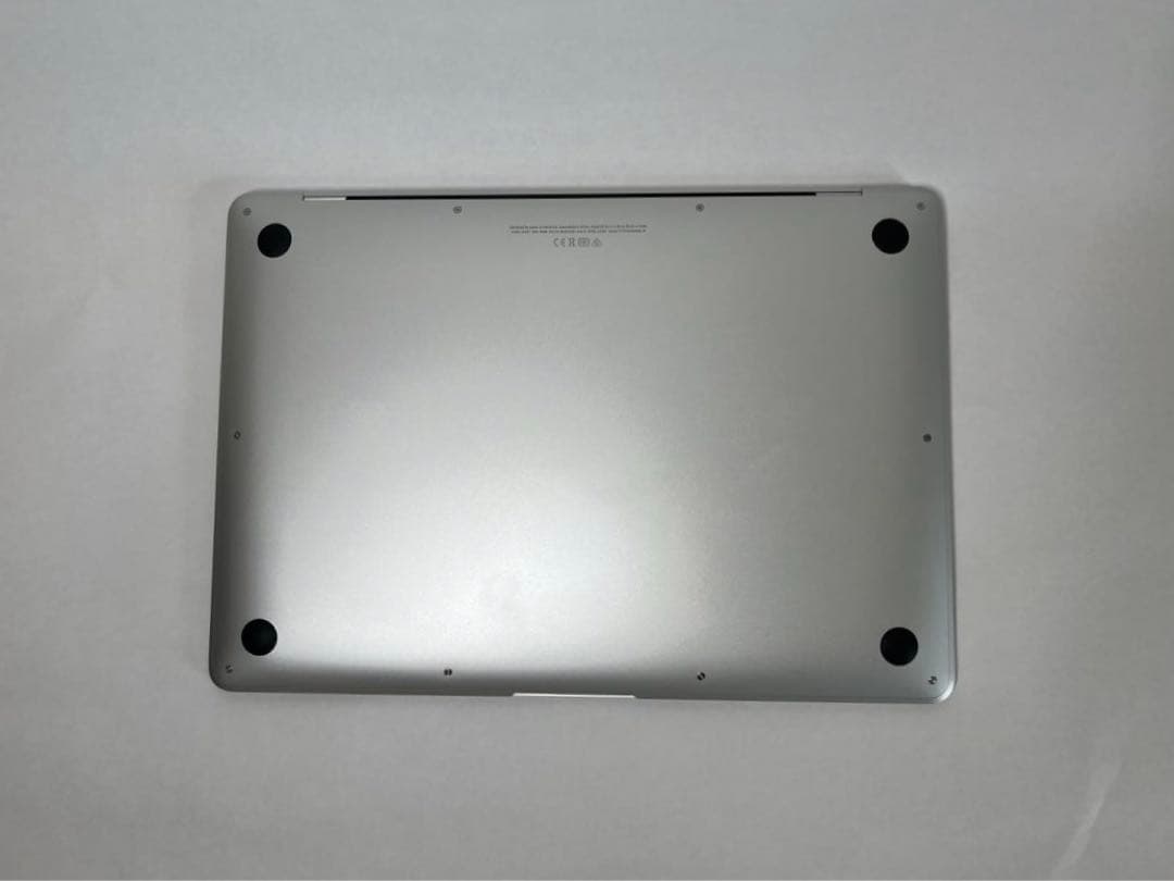 【匿名配送】MacBook Air (2020/M1) 16GB / 256GB