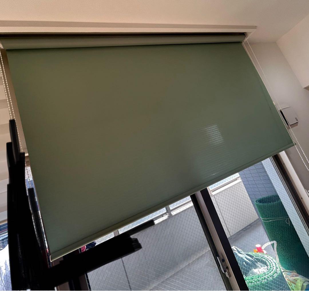 ニトリ　ロールスクリーン　右操作のもの1つ　取付金具付き　高さ250×幅184