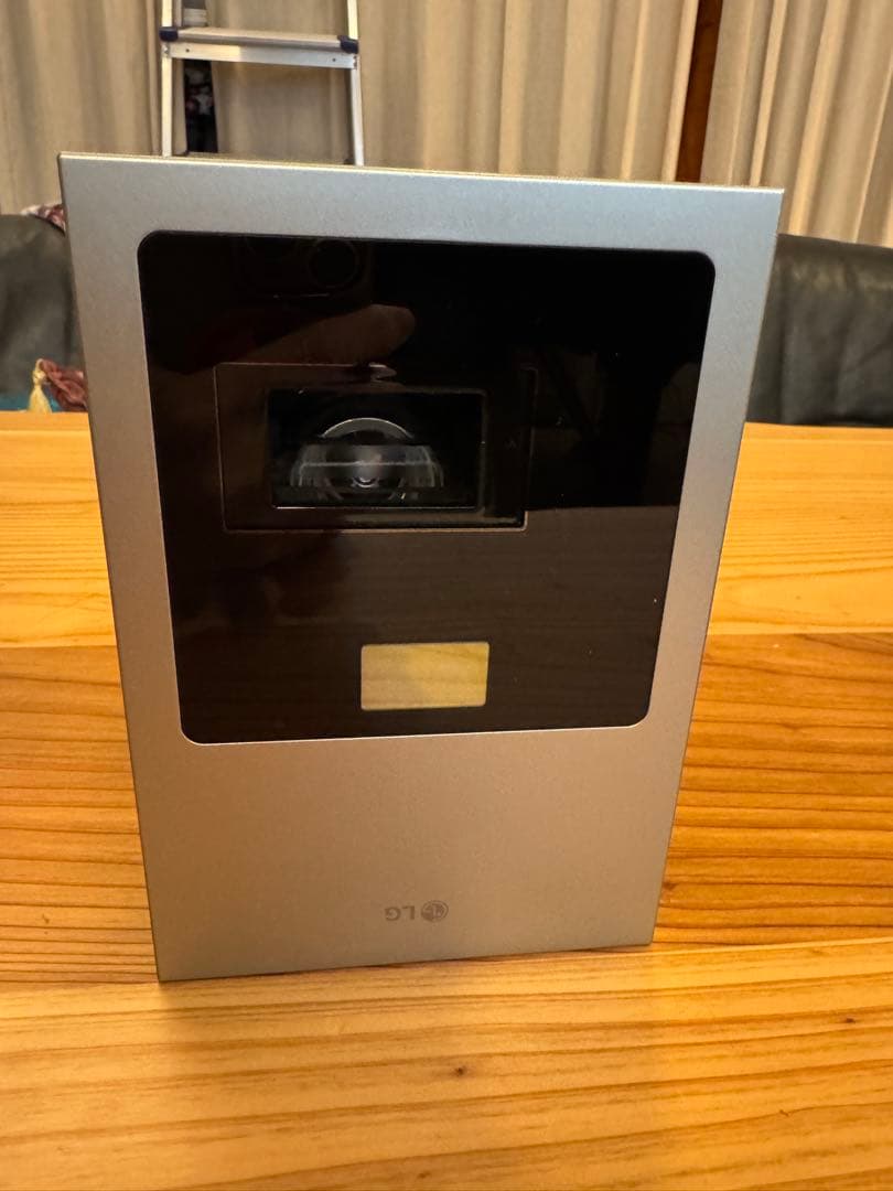 LG CineBeam S 超短焦点 4KコンパクトプロジェクターPU615U