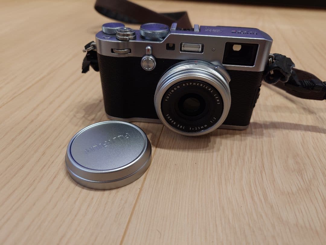 FUJIFILM X100F 本体 箱あり 専用ケース、予備バッテリー付き