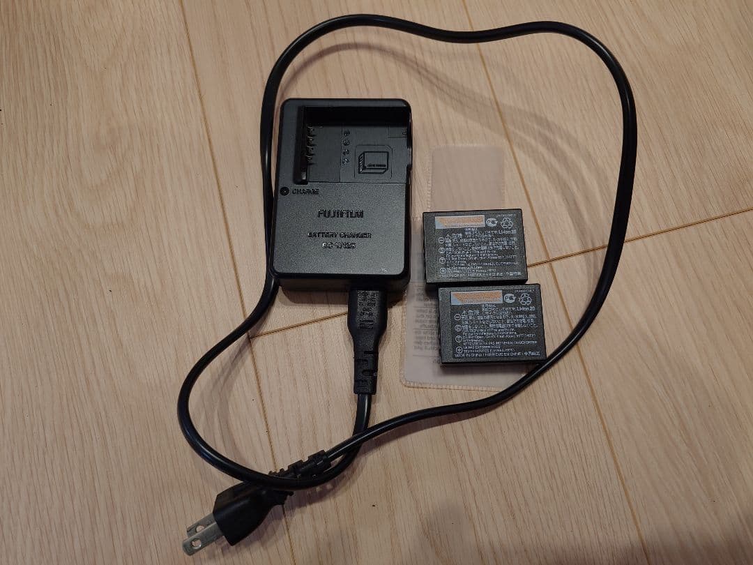 FUJIFILM X100F 本体 箱あり 専用ケース、予備バッテリー付き