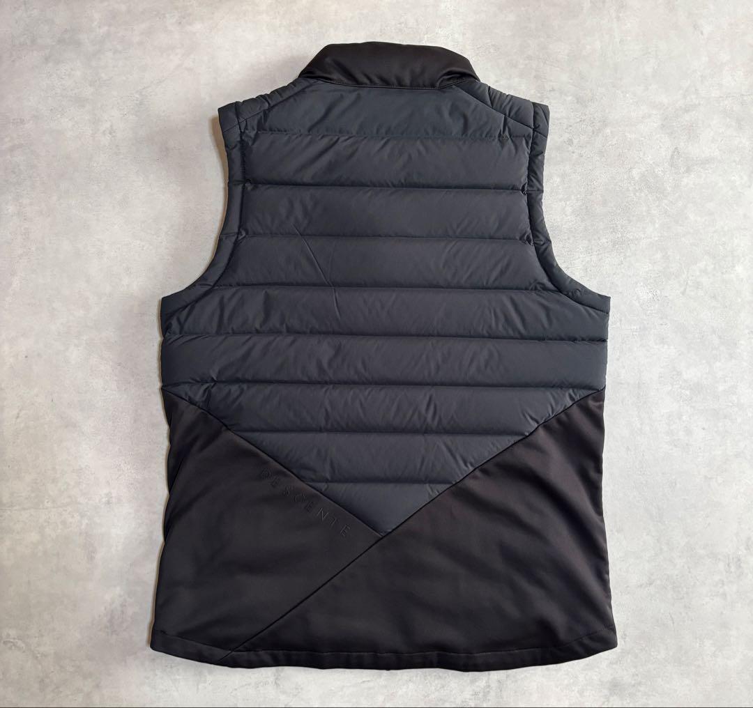 【極美品】デサントゴルフ ブラックダウンベスト・キルティングデザイン　M