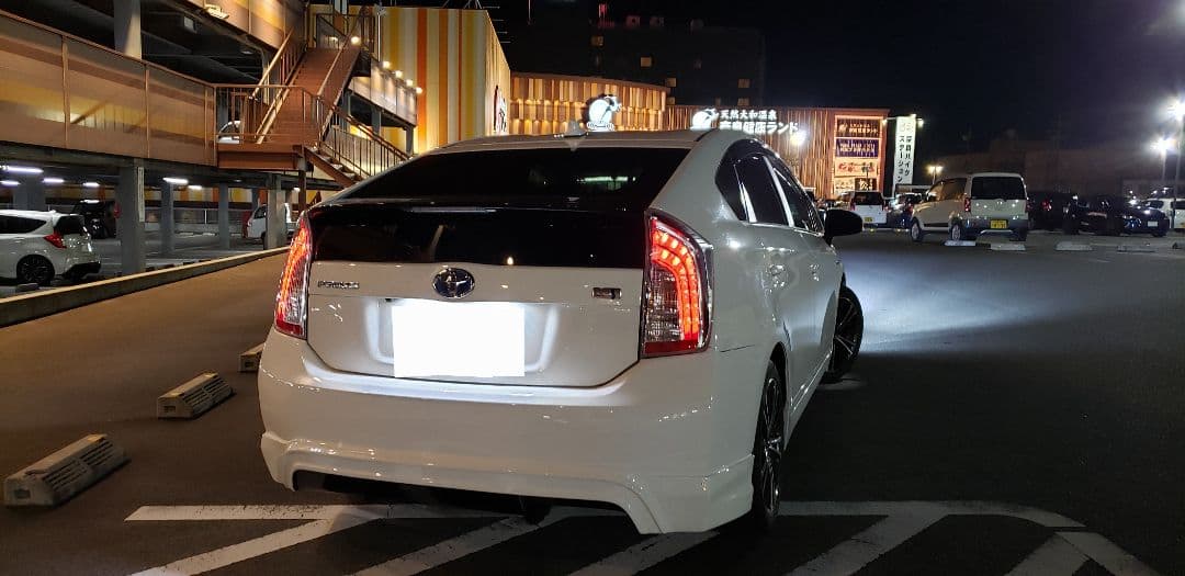 30　プリウス　後期　純正テールランプ　極美品