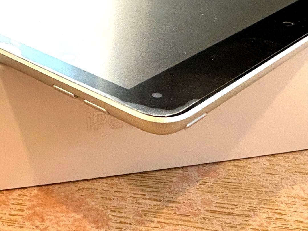 y*u様 ⭐️ iPad 第9世代　シルバー 本体と充電ケーブル付き⭐️