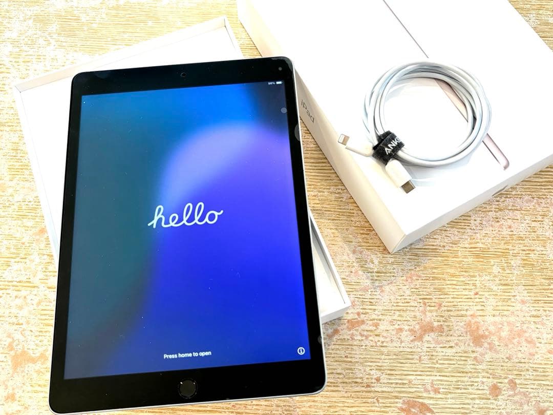 y*u様 ⭐️ iPad 第9世代　シルバー 本体と充電ケーブル付き⭐️