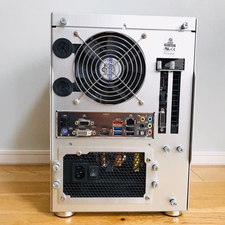 Mini-ITX PCケース(ケースのみ)