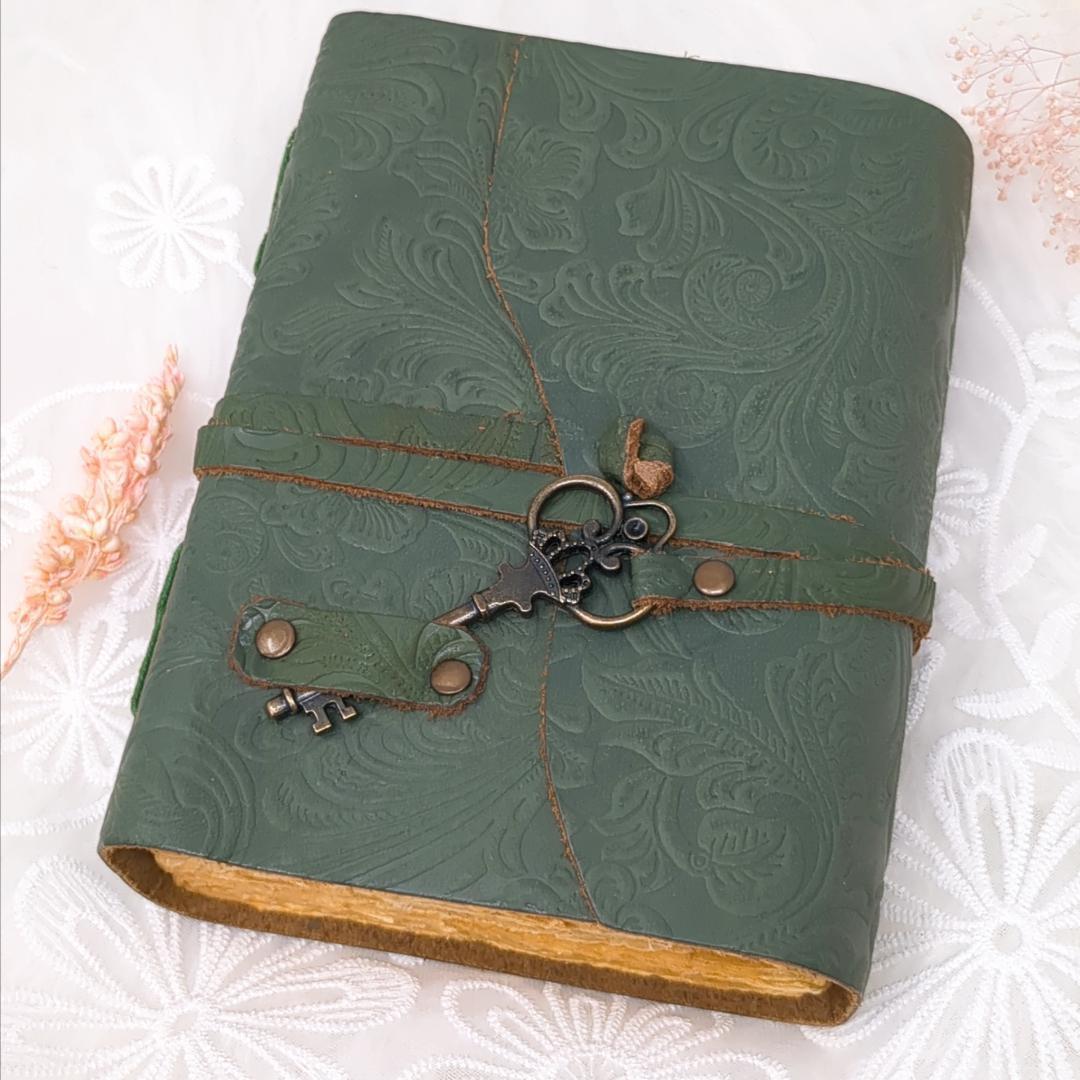 インドのアンティーク雑貨✨魔法のジャーナル✨天然レザー製／ノート／ヴィンテージ