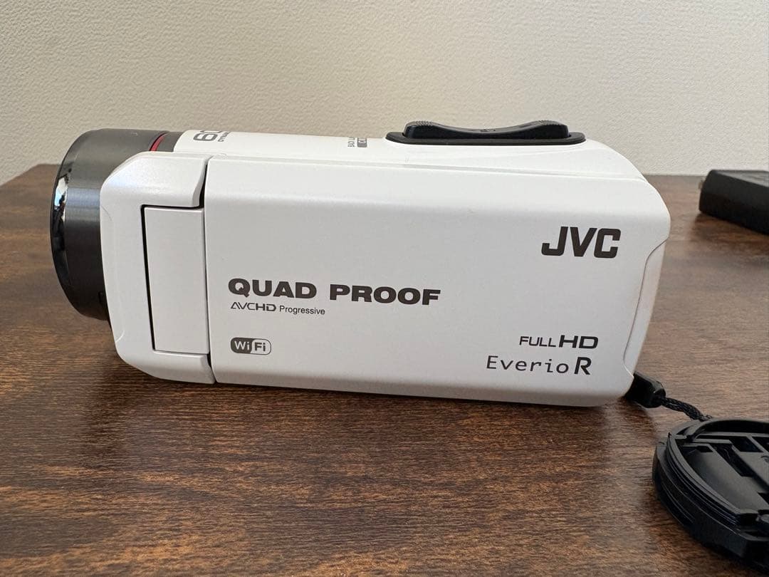 ビデオカメラ　JVC FULL HD GZ-RX600-W