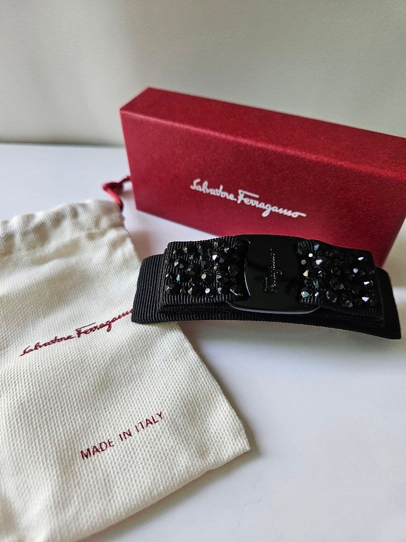 Ferragamo クリスタル付きヘアクリップ