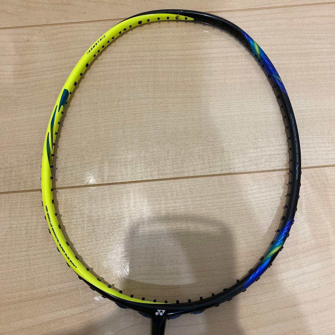 【希少_即日発送】バドミントンラケット　ヨネックス　ASTROX77 3UG5