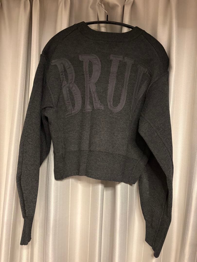 【ADAM ET ROPÉ】 サステナブル　ロゴパッチスウェットニット