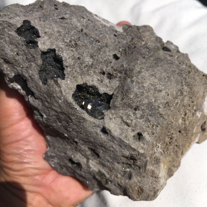 ハーキマーダイヤモンド(水晶)母岩付 B