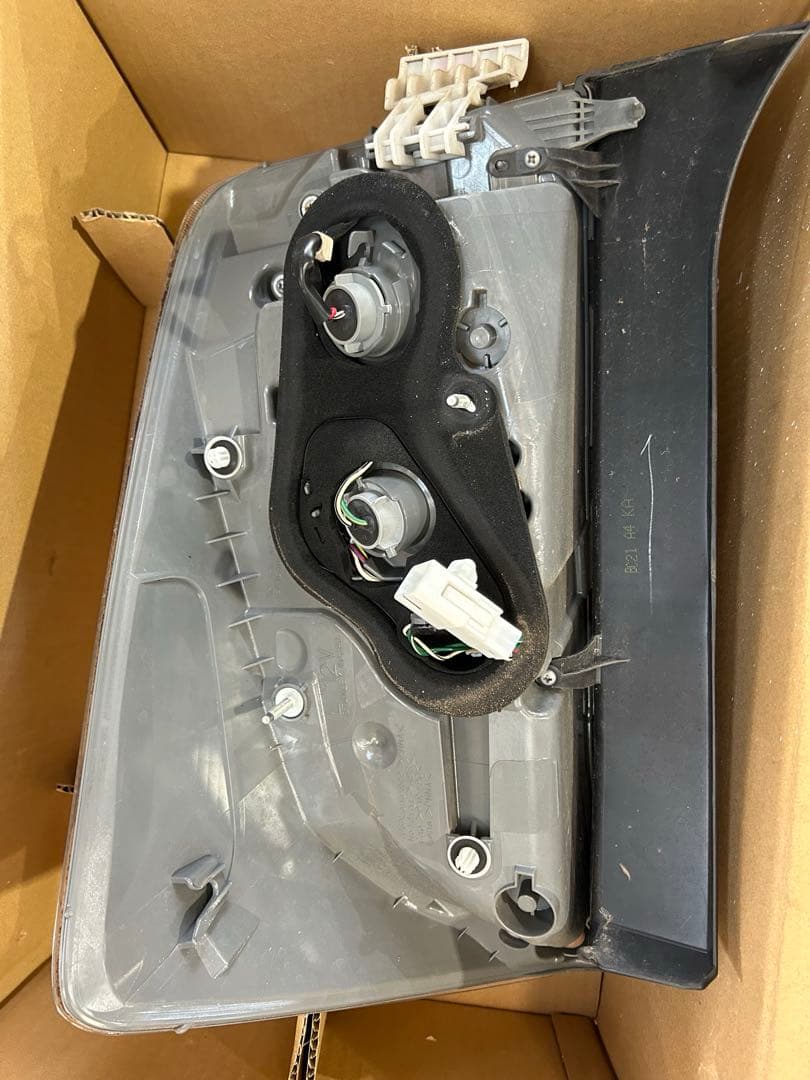 30プリウス 後期純正テールランプ 左右セット