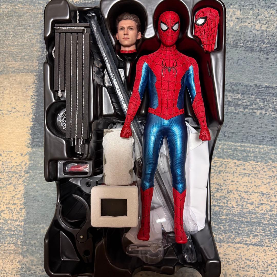 スパイダーマン ニュー・レッド&ブルースーツ ボーナスアクセサリー付き