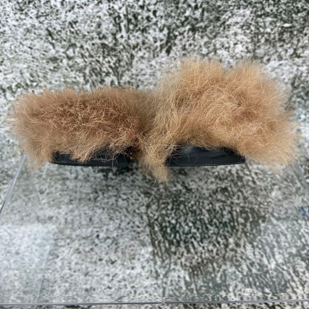 新品同様 トッズ サンダル ゴールド金具 毛皮