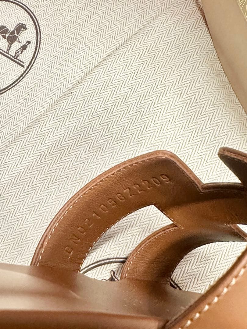 HERMES ブラウンレザーサンダル Hロゴ