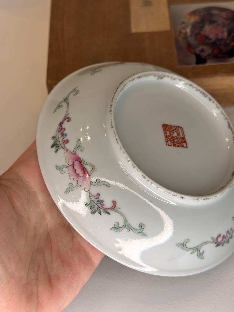 希少品 中国大清乾隆年製 百花不落地小皿 金彩満彩絵 盘口金彩 有銘 共箱共布