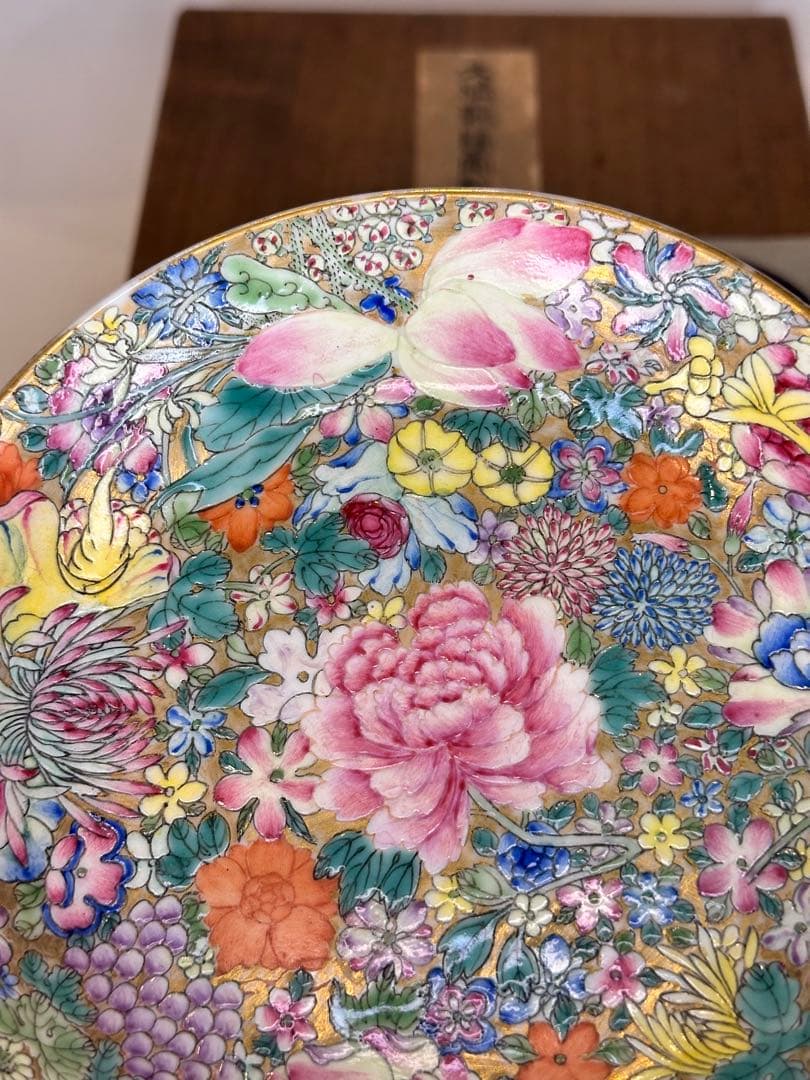 希少品 中国大清乾隆年製 百花不落地小皿 金彩満彩絵 盘口金彩 有銘 共箱共布