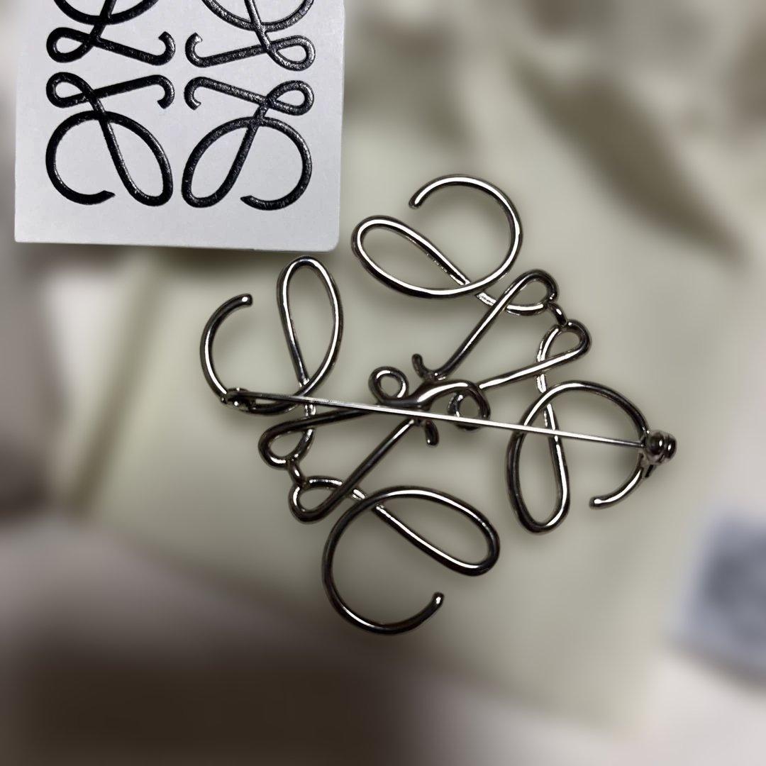 LOEWE ロエベ アナグラム ブローチ シルバー