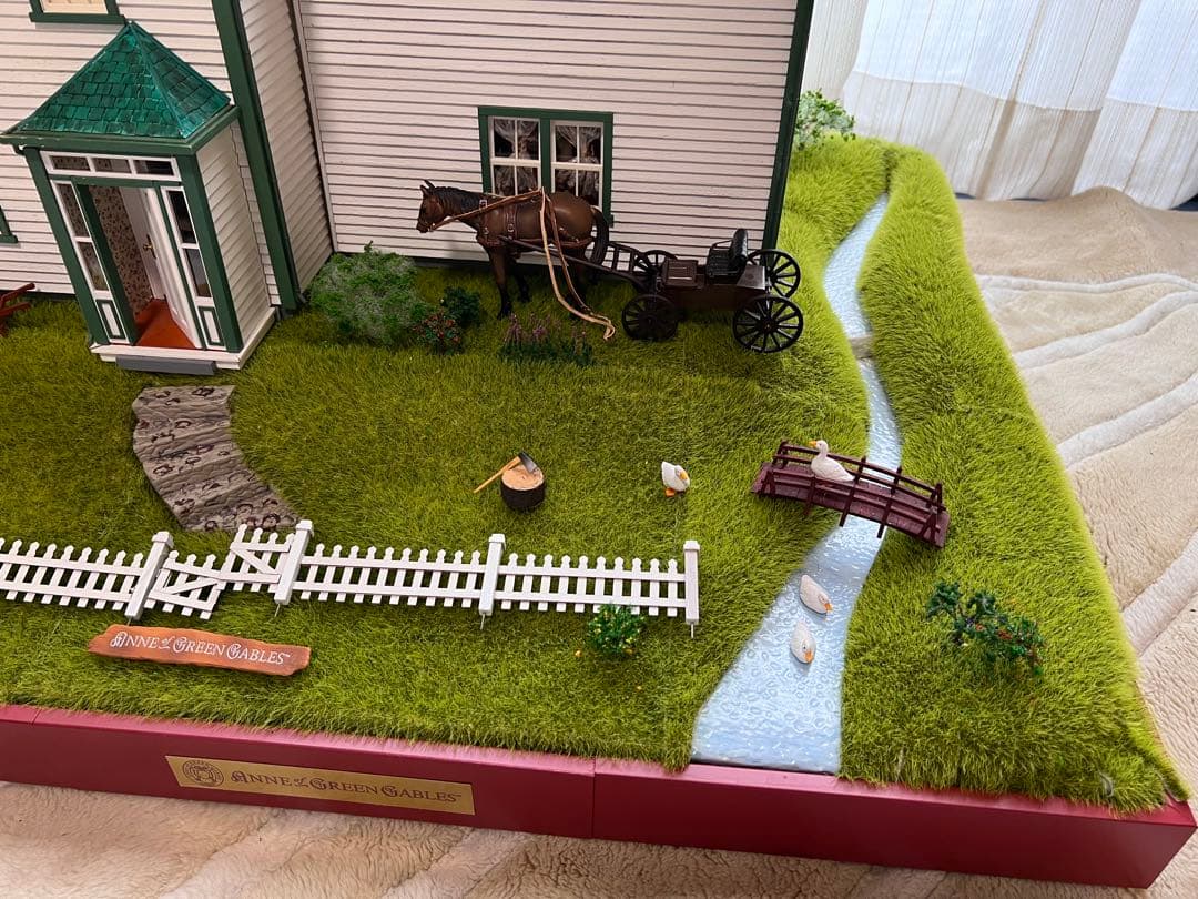 ①赤毛のアンの家　ドールハウス　完成品（家）