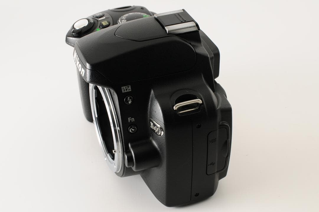 【ほぼ新品】 ニコン Nikon D40 ボディ シャッター回数 1900回