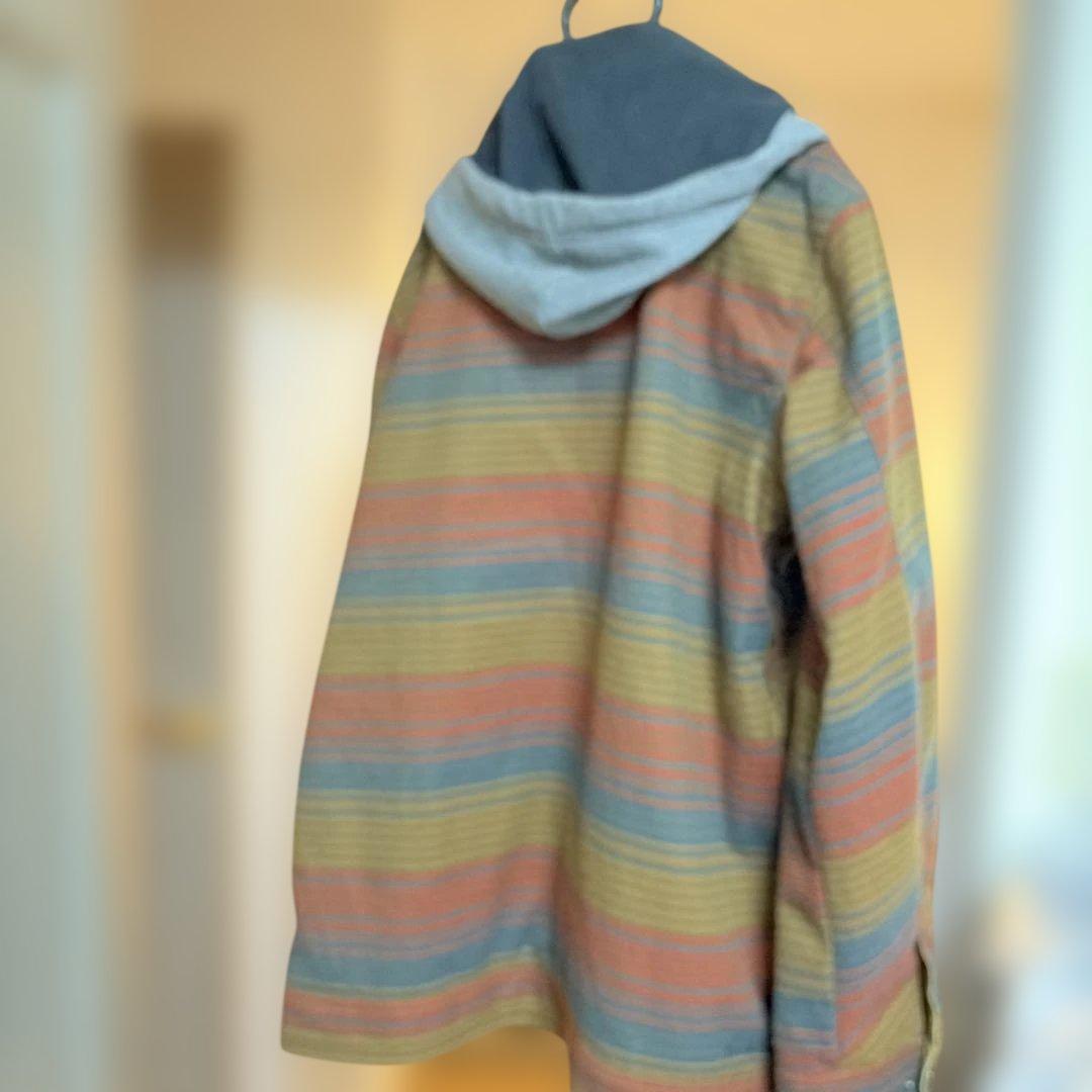 【最終値下大人気美品】BURTON 中綿フーディジャケット ボーダー柄Lサイズ