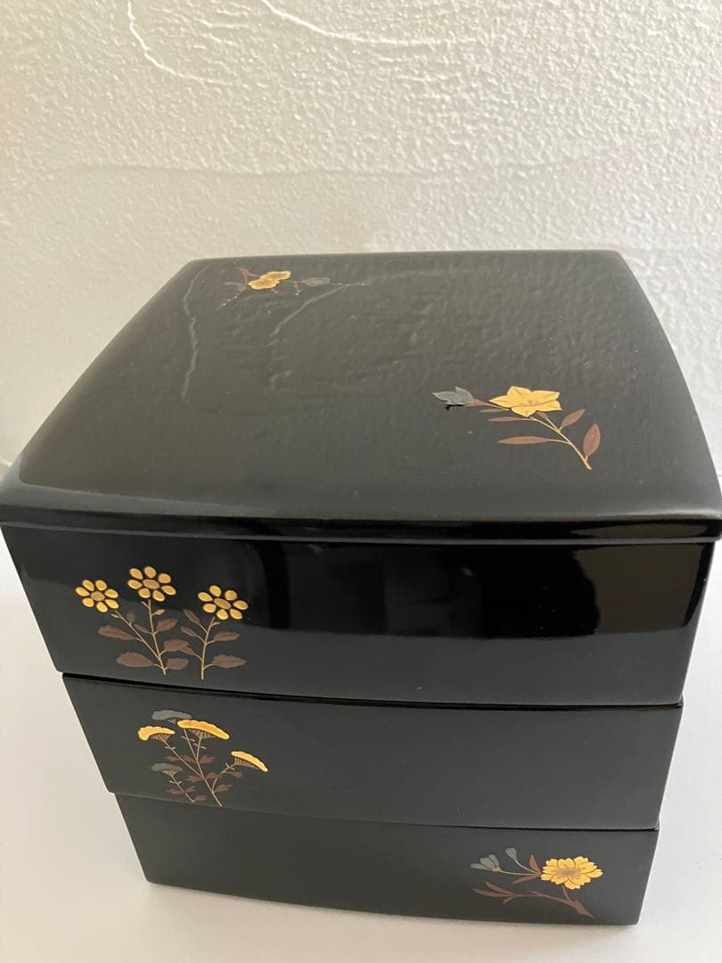 輪島塗　草花蒔絵姫三段重