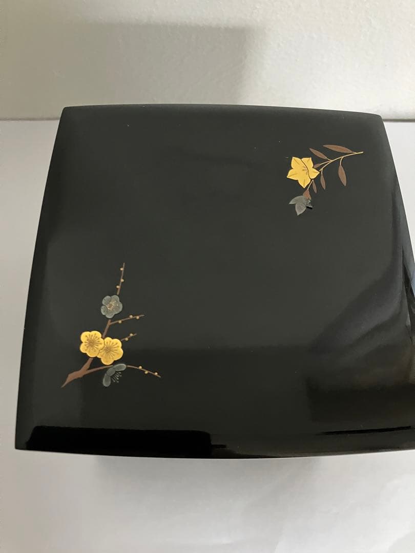 輪島塗　草花蒔絵姫三段重